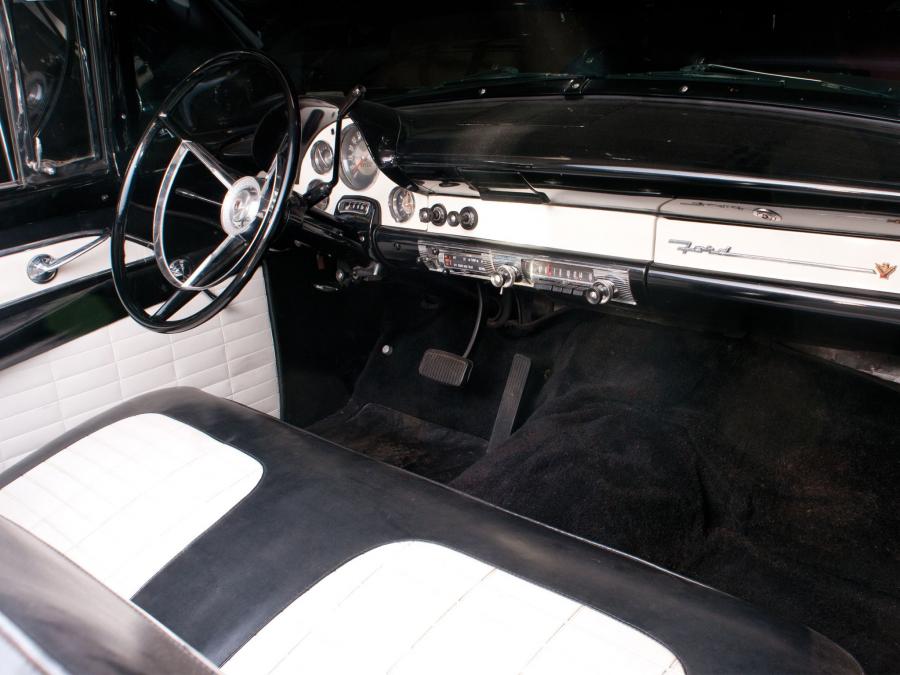  Ford Fairlane Sunliner Convertible 1956 года  (фото 33 из 42)